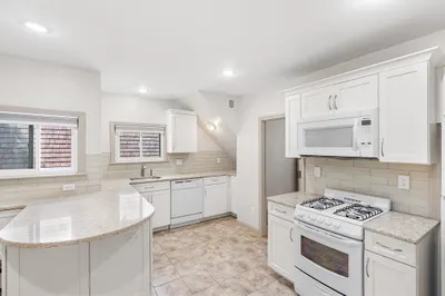 31 Hunting St #1