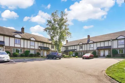 8 CastlE Hill Rd #E 1