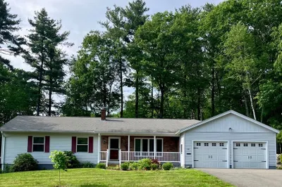 144 Lakewood Dr 1