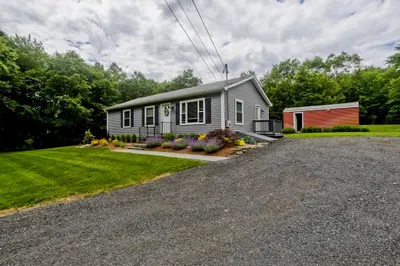 87 Monson Rd