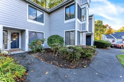 421 Nassau Dr #421