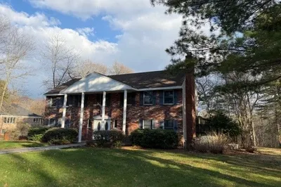 10 Crestwood Rd 1