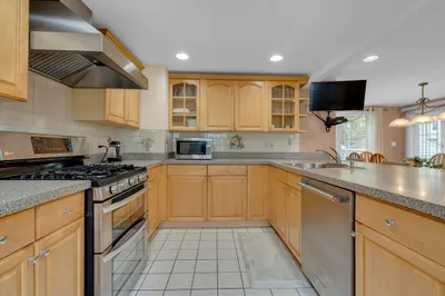 6 Charles St #6