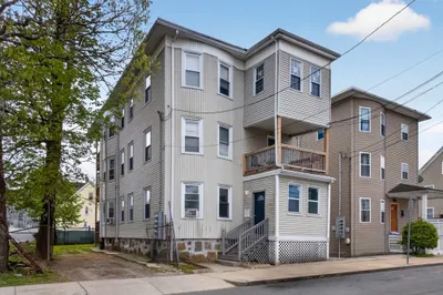 32 Callender St 1