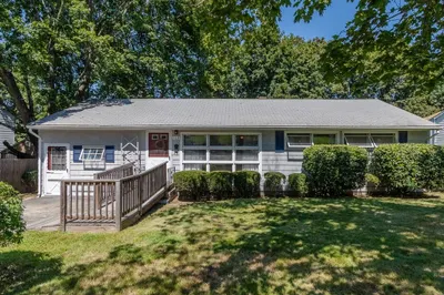163 Ravenswood Rd 1