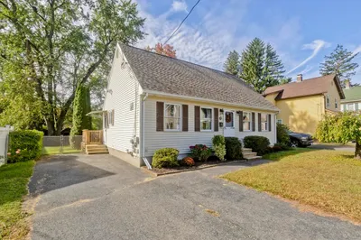 58 Emmett St 1