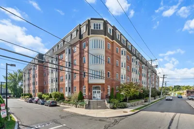 120 Wyllis Ave #407