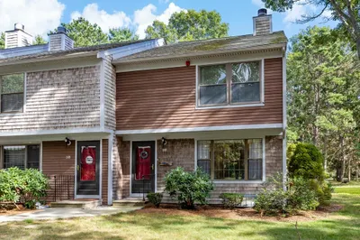 195 Falmouth Rd #3F 1