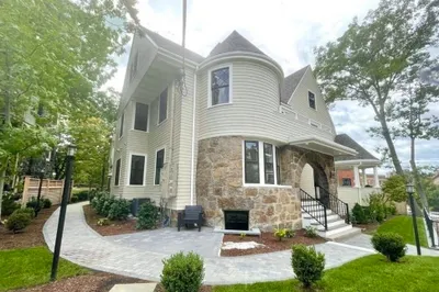 24 Selkirk Rd #24-4 1