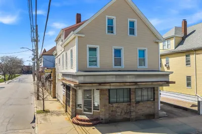 305-309 Rivet St 1