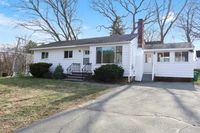 31 Mohawk Rd