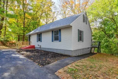 304 Pleasant St 1