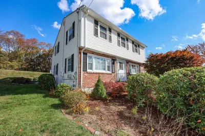 121 Old Marsh Hill Rd 1