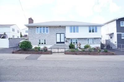92 Newman St 1