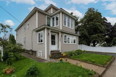 385 Burncoat St 1