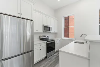 19-25 Essex St #404 1