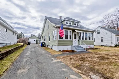 7 Pineywood Ave