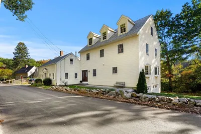 228 Common Ln