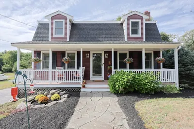 10 Old Summit Street 1