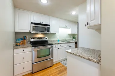 27 Adams Court #27