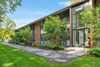7 Longwood Dr #6