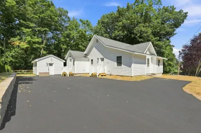 204 River Dr 1