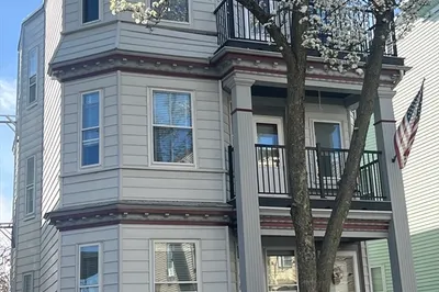 10 Antrim St #2 1