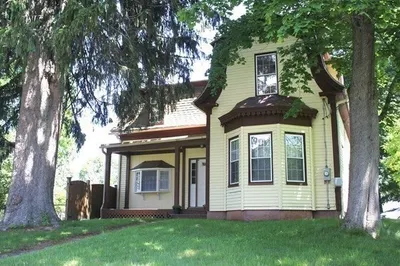 32 Ash St