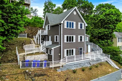 468 Salem St 1