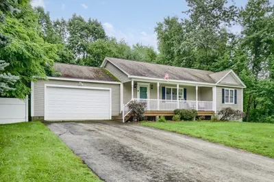 9 Meadowbrook Cir