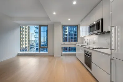 133 Seaport Blvd #1221