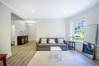 12 Colbourne Crescent #1