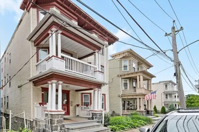 19 Dewolf St