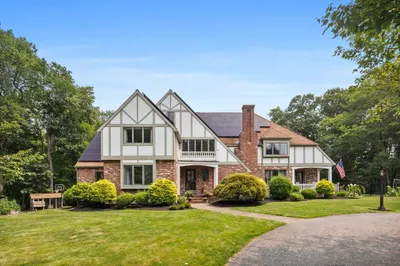 131 Bay Colony Dr