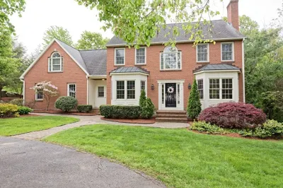 16 Bridle Path 1
