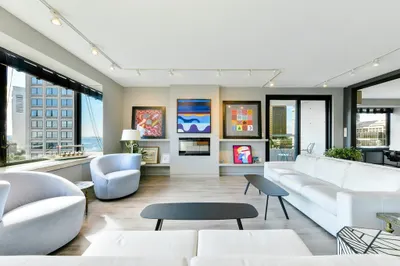 85 E India Row #17F 1