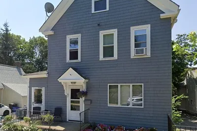 82 Crescent St 1