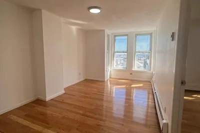 230 Lexington St #3