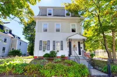 15 Dix St