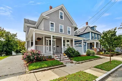 16 Baxter St