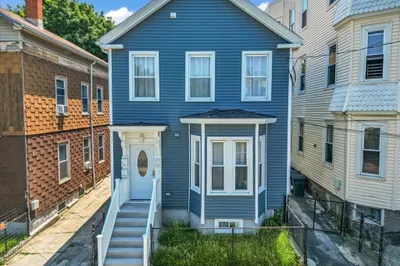 11 Burrell St #1