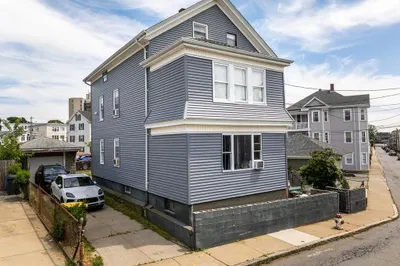 52 Raymond St