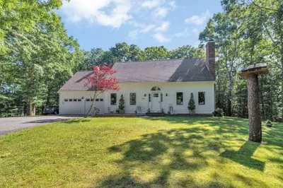 4 Lochstead Dr