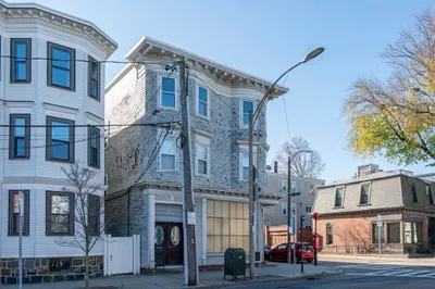 921-923 E Broadway 1