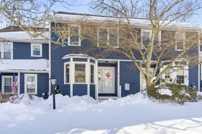 4 Waterfall Ln #4