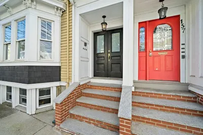 159 W 7th St #3