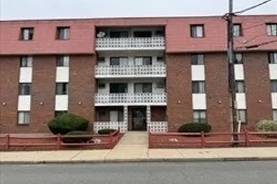 141 Pierce St #18