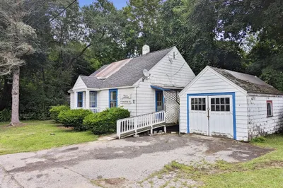 1 Elmwood Ave 1