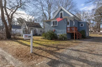 306 Pleasant St