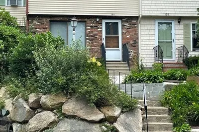 104 Village Dr #104 1